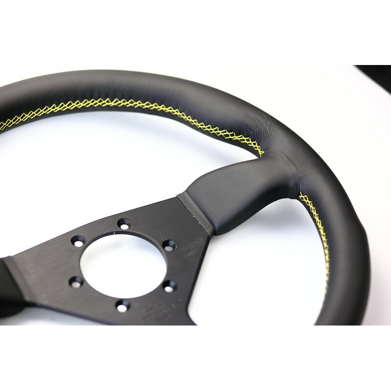 Volant Personal Grinta (330 mm), Cuir Noir, Branches Noires, Coutures Jaunes