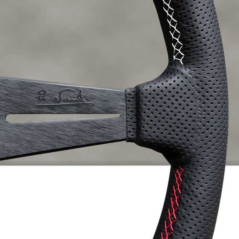 Volant Nardi Deep Corn Ø33, Cuir Noir Perforé, Branches Noires, Coutures Italia Segmentées, Tulipé 50 mm