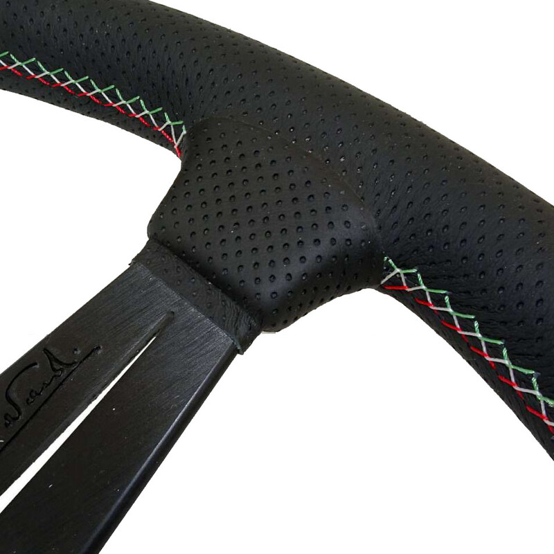 Volant Nardi Deep Corn Ø33, Cuir Noir Perforé, Branches Noires, Coutures Italia, Tulipé 50 mm