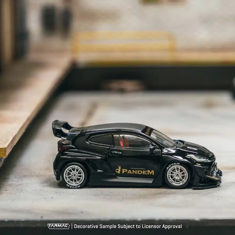 Tarmac Works 1/64 - Pandem Toyota Yaris | Noir